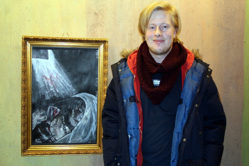 Ragnar Bollason við myndverk sitt.