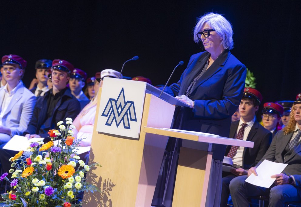 Fjörutíu ár eru síðan Rannveig Guðmundsdóttir brautskráðist frá VMA. Hún flutti ávarp við brautskrán&hellip;