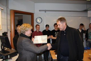 Sigríður Huld Jónsdóttir tekur við gjafabréfinu