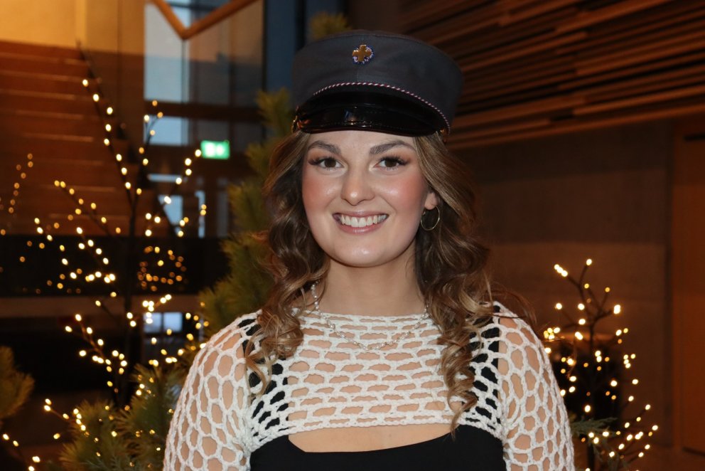 Sara Dögg Sigmundsdóttir, sjúkraliði og nýstúdent, flutti ræðu brautskráningarnema í Hofi í dag.