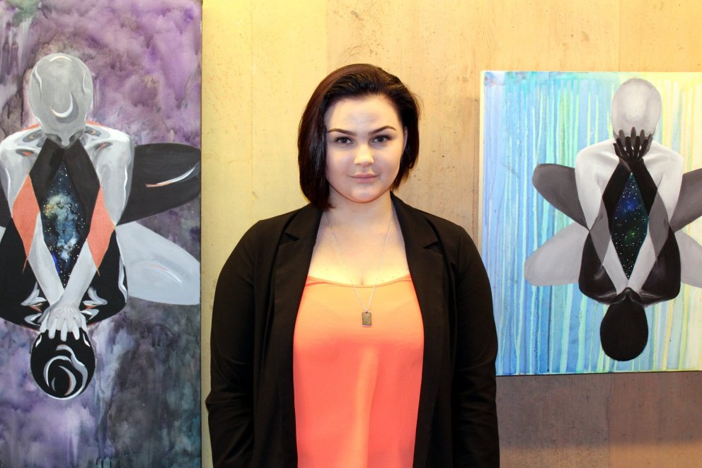 Svanfríður Oddsdóttir við verkin sín tvö.