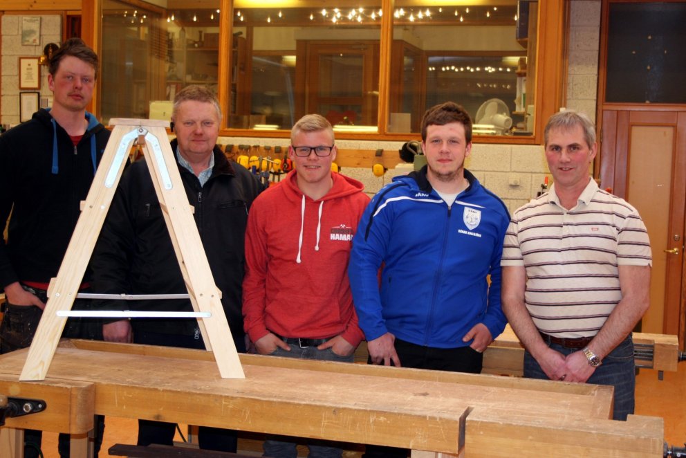 Nýsveinarnir ásamt prófdómara.