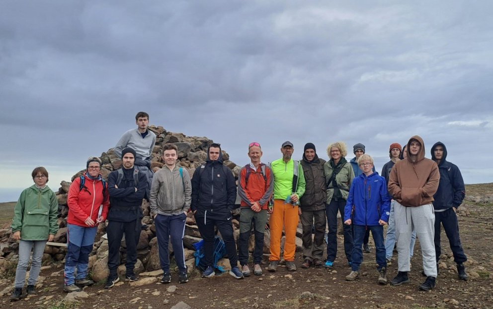 Gönguhópurinnn við Skólavörðu í Vaðlaheiði.