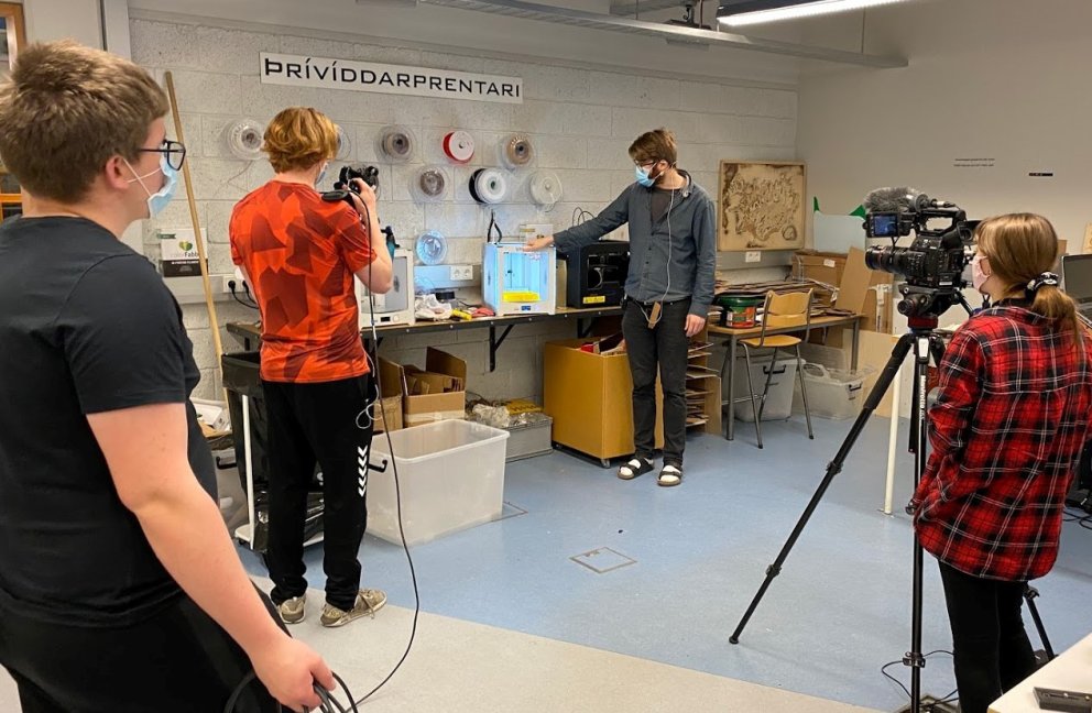 Útsending í fjarmenntabúðum frá FabLab í VMA.