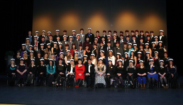 Útskriftarhópurinn að lokinni brautskráningu í dag