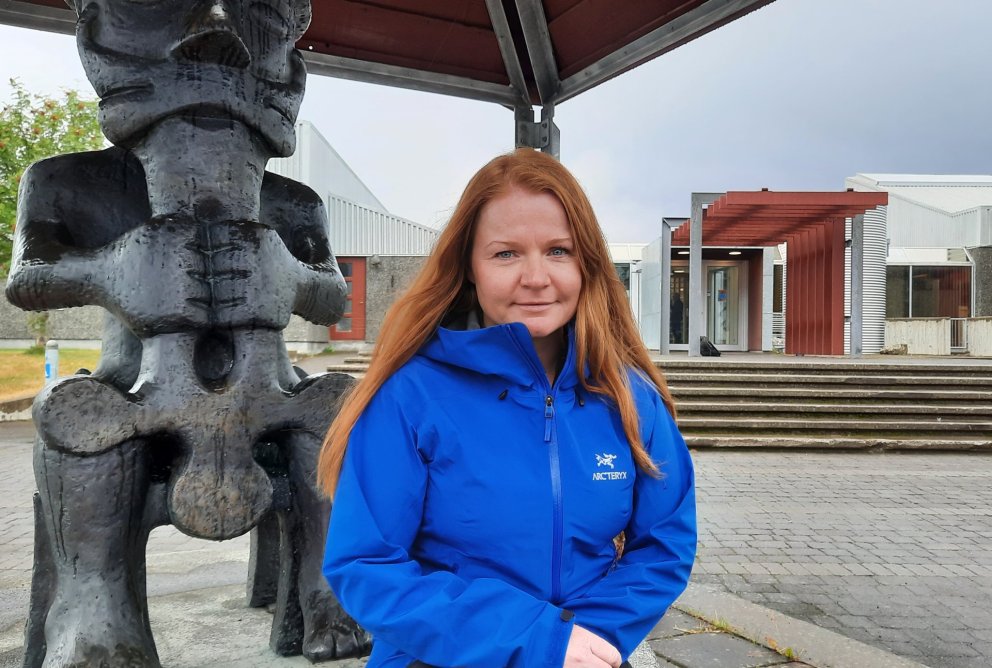 Valgerður Húnbogadóttir starfar á bókasafni VMA með Hönnu Þóreyju Guðmundsdóttur og hefur einnig á s…