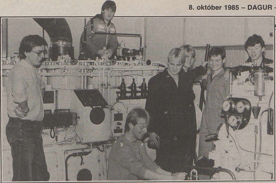 Tómas Hansen með nemendum sínum í vélskóladeild VMA í október 1985.