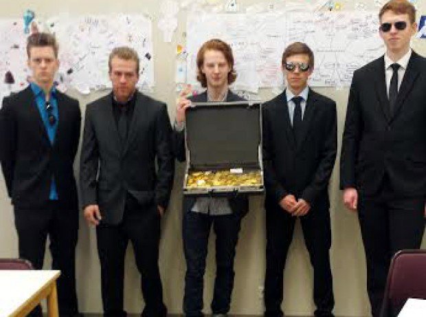 Viðskiptabrautarnemar tilbúnir í kynninguna.