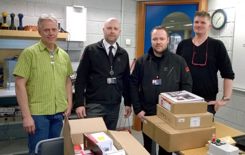 Fulltrúar Securitas og rafiðnaðarbrautar VMA.