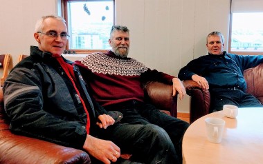Bræður í kaffistofunni. F.v. Elías, Adam og Hörður