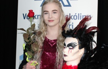 Dagn Anna me fantasumdeli sitt.
