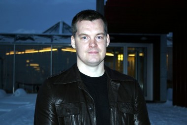 smundur Oddsson fyrir utan gamla sklann sinn.