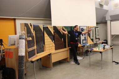 Egill Erlendsson me fyrirlestur sinn  M-01.