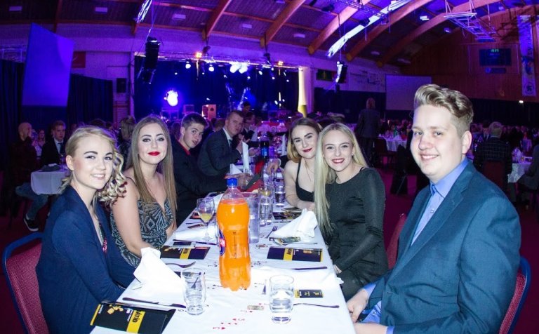 Í sínu fínasta pússi á árshátíð VMA 2016.