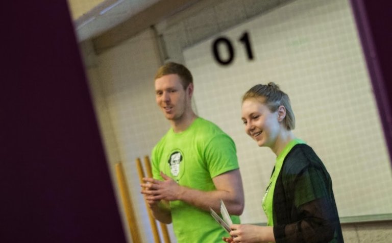 Læknanemarnir ræða við nemendur í lífsleikni.