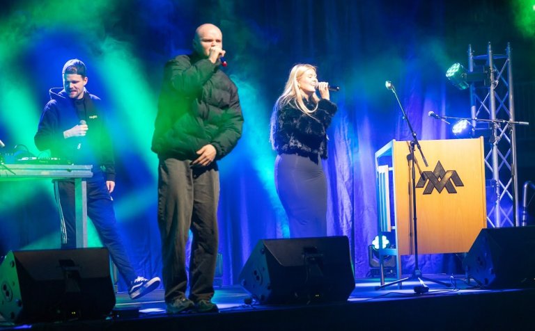 JóiPé, Sprite Zero Klan og Hafdís Inga Kristjánsdóttir frumflytja nýja VMA-lagið Akureyri, sem finna…