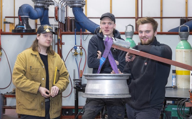 Þrír af stálsmíðanemunum sem kynntu smíðagripi sína á sýningunni sl. föstudag.