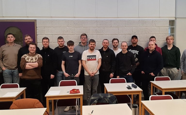 Sautján verðandi pípulagnamenn voru í síðustu viku í verklegu sveinsprófi í pípulögnum.