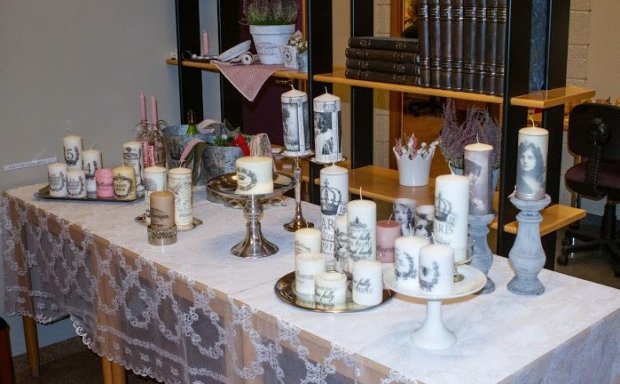 Sýning á verkum kennara VMA er fjölbreytt.