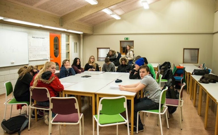 Nemendur í einum umræðuhópnum á nýnemaþinginu.