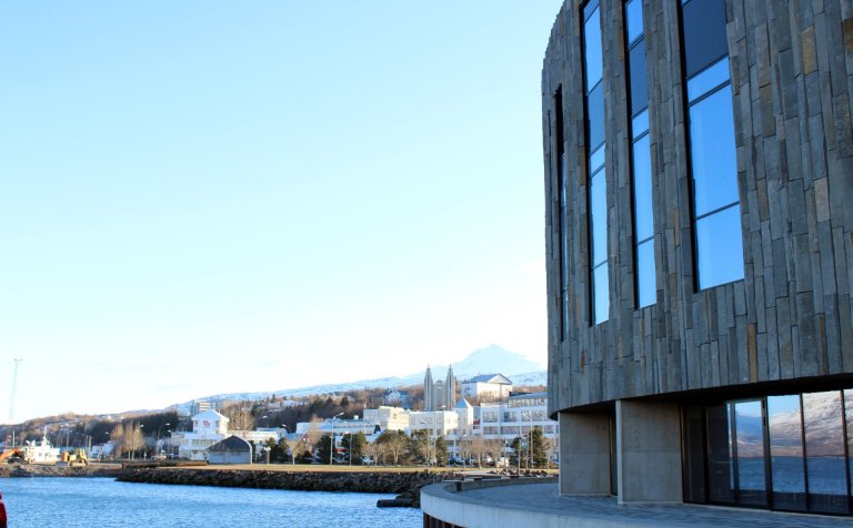 Söngkeppnin verður í Hofi annað kvöld.