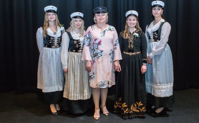 Sigríður Huld með glæsilegum stúdínum.