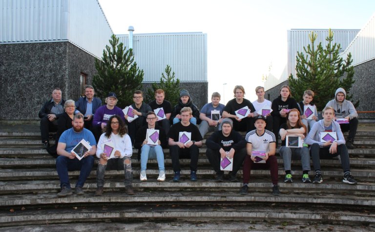 Hluti nemenda með fulltrúum Rafbókar og SART.