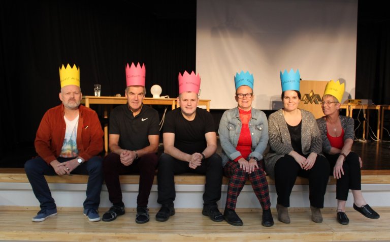 Verðlaunakennarar með glæsilegar kórónur.