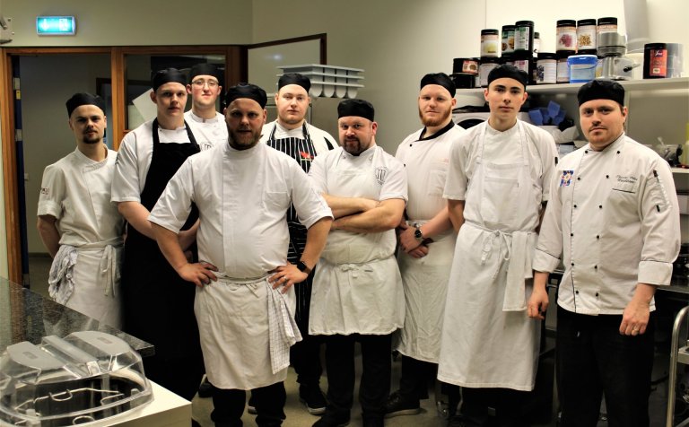 Nemendurnir átta með Theódór Sölva kennara.