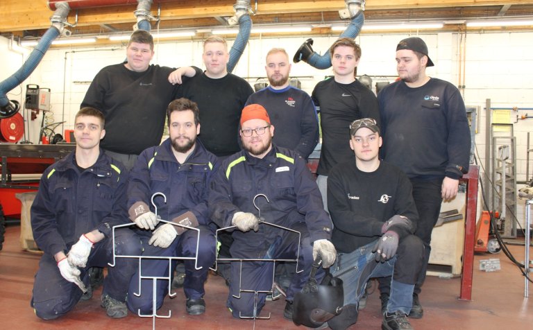 Þeir hafa smíðað herðatré baki brotnu síðustu daga