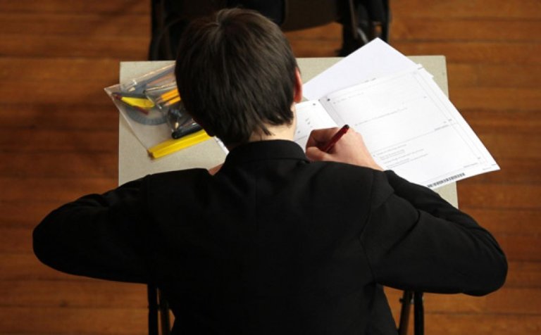 Auglýsing um stöðupróf í pólsku