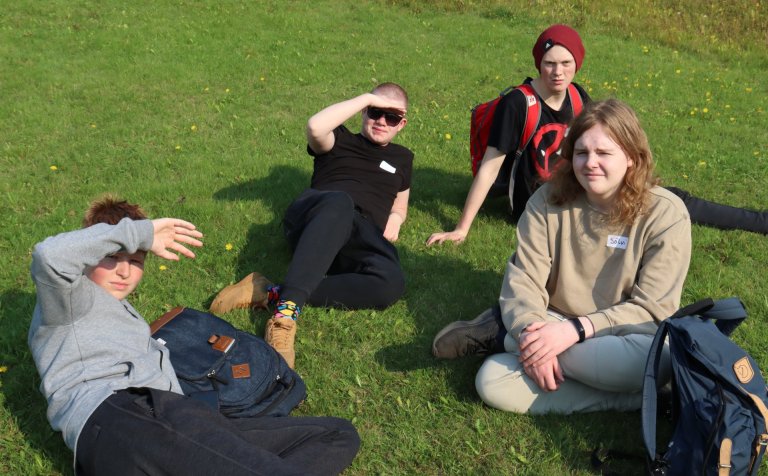 Sólbaðaðir nýnemar í 26 stigum á Hólavatni