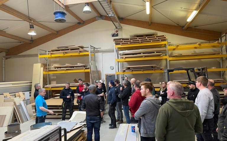 Á innréttingaverkstæði Hyrnu ehf.