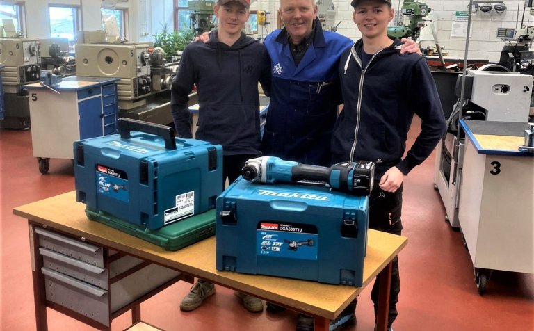 Hörður Óskarsson og tvíburarnir Ásbjörn og Þórólfur Guðlaugssynir. Hafborgarútgerðin færði málmiðnbr…