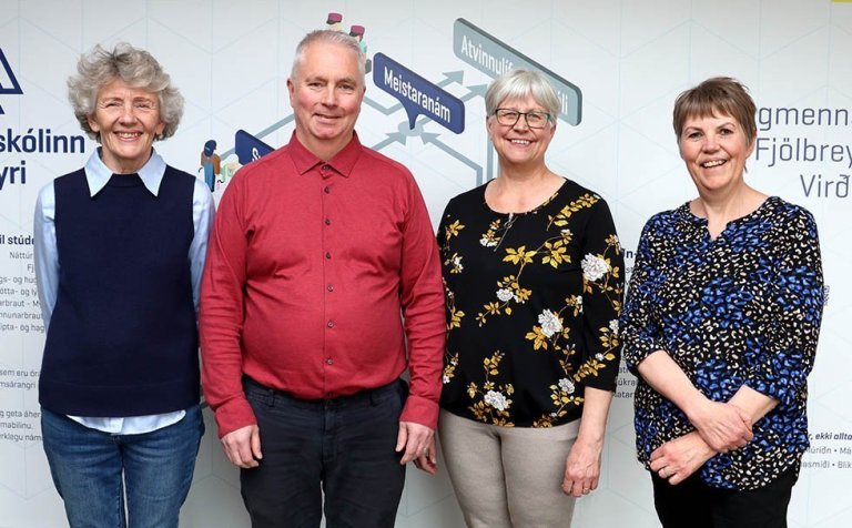 Aðalheiður Steingrímsdóttir, formaður Þórunnar hyrnu, Benedikt Barðason, aðstoðarskólameistari VMA, …