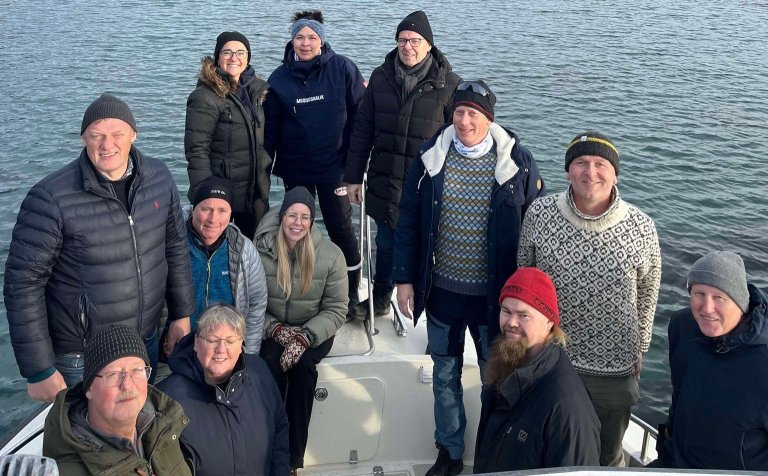 Fulltrúar þátttökuskólanna í bátssiglingu skammt frá Sisimut á vesturströnd Grænlands.