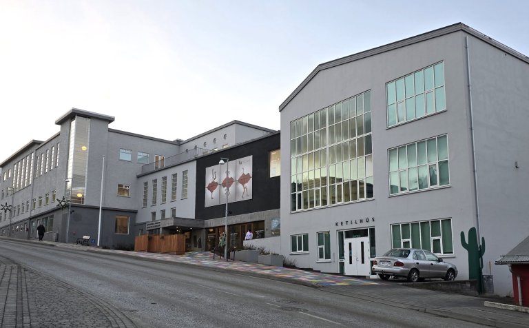 Sýning nemenda á listnáms- og hönnunarbraut VMA verður í Listasafninu 17. til 24. nóvember.