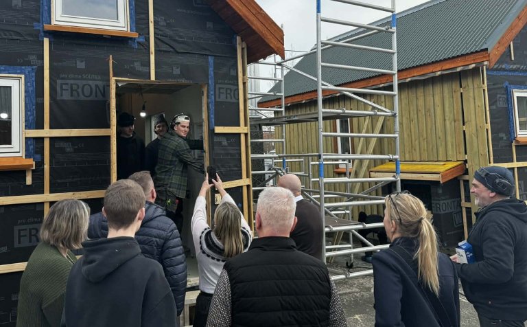 Í kjördæmisviku hafa stjórnmálamenn lagt leið sína í VMA og kynnt sér skólastarfið. Meðal annars lá &hellip;