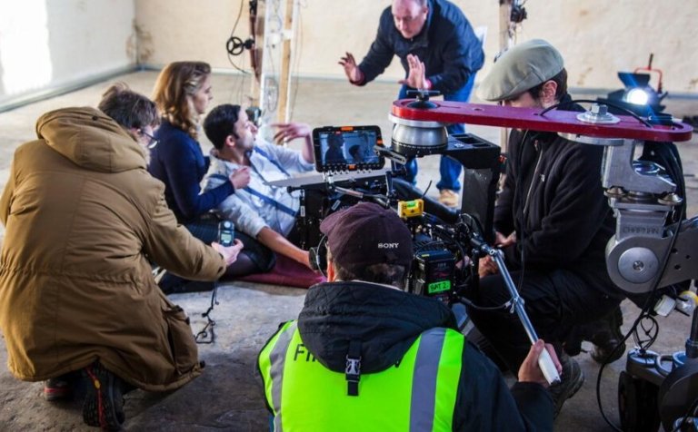 Horft er til lýsingar, hljóð- og myndvinnslu o.fl.