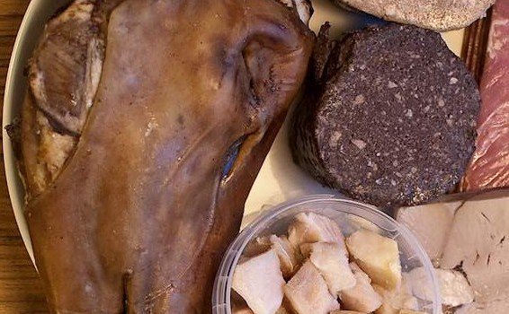 Hluti af hinum klassíska gamla þorramat.