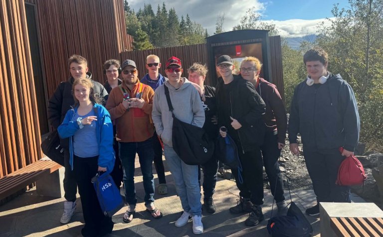Nemendur í tómstundaáfanganum með Kristjáni Bergmann Tómassyni, kennara.