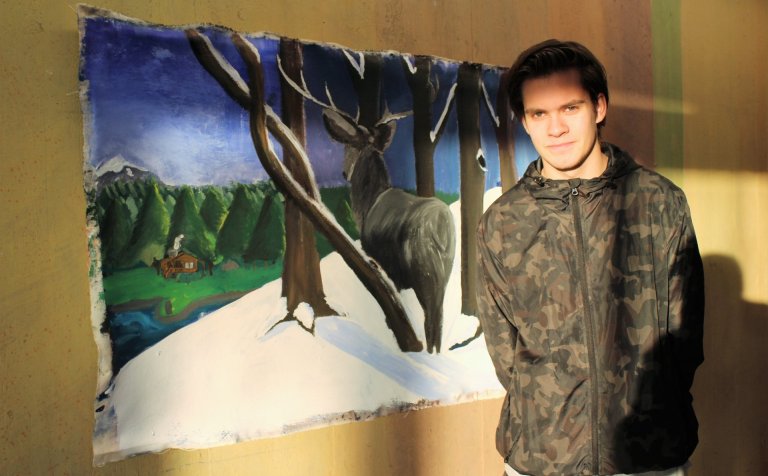 Bjarki Rúnar Sigurðsson við akrílverk sitt.