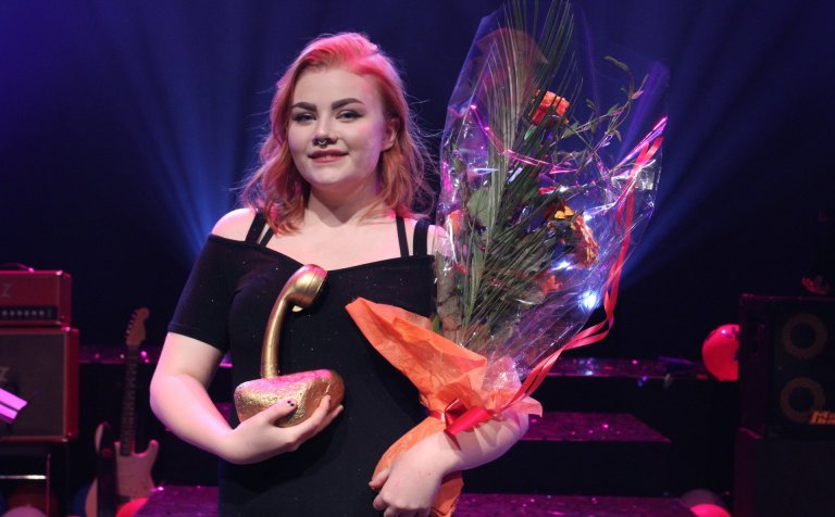 Embla Sól Pálsdóttir sigraði Sturtuhausinn í Hofi.