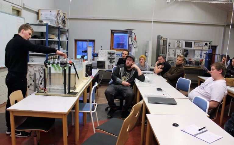 Hér kynnir Andri Björn Sveinsson blöndunartankinn.