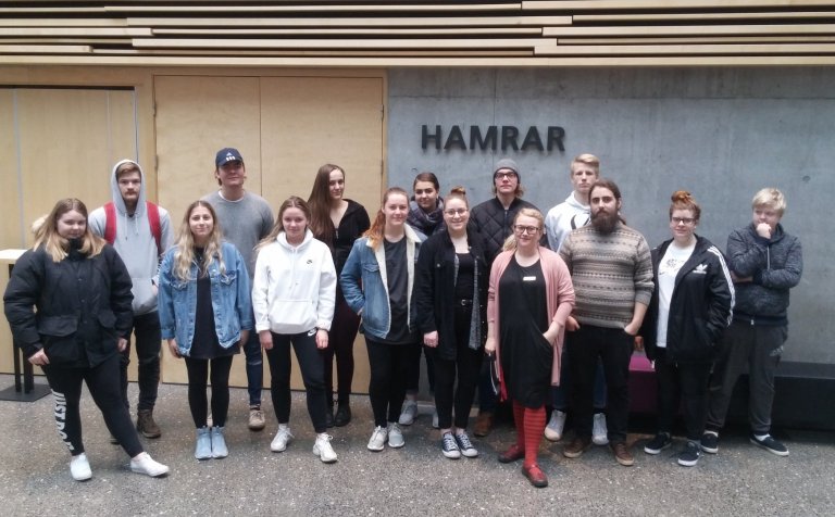 VMA-nemendur og Kristín Sóley í Hofi. Mynd: PG.