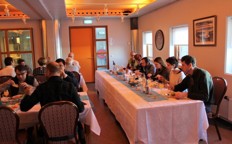 Erlendu gestirnir í brúðkaupsþema