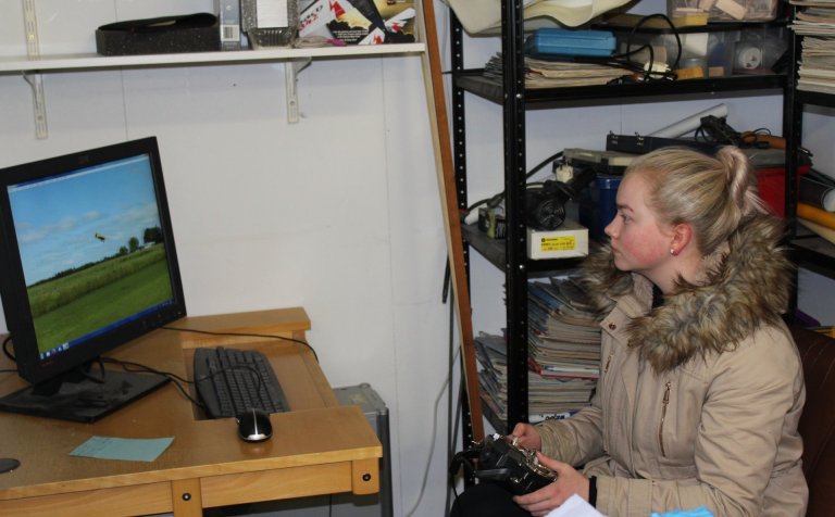 Glímt við flugmódel í flugherminum.