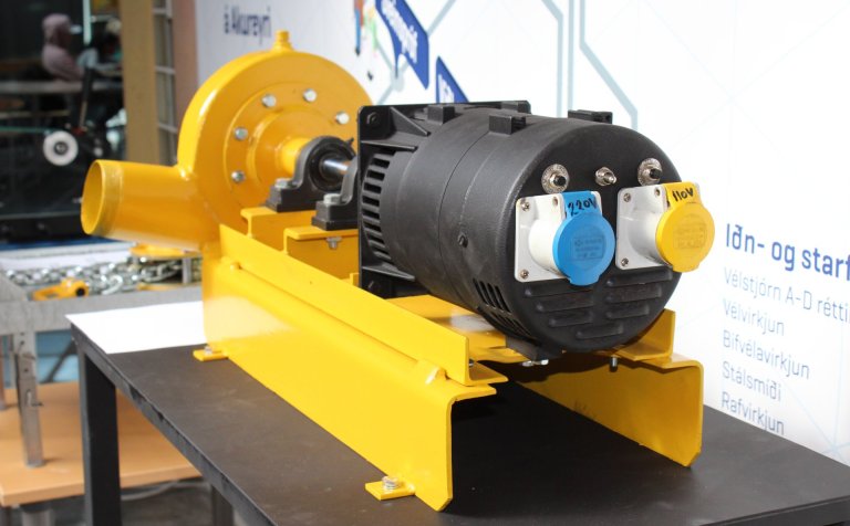 Francis túrbínan sem VMA hefur verið færð að gjöf.