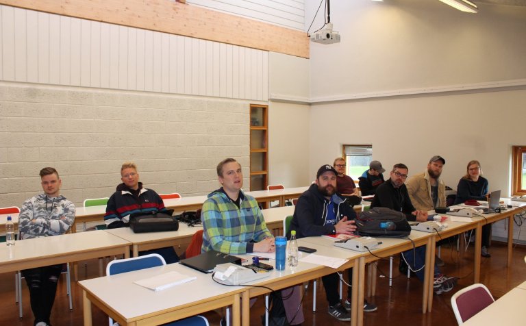 Hraðbrautarnemendur í tíma hjá Orra Torfasyni.