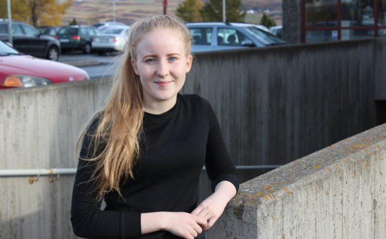 Ester María Eiríksdóttir, nemi í húsasmíði.